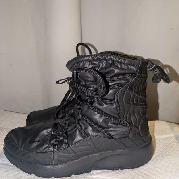 Nike Black Quilted Winter Boots - Picture 1 of 7